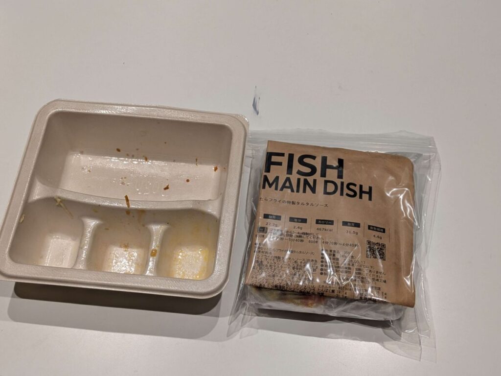 ナッシュの容器を外してプレスンシールで再包装した様子｜圧縮後は省スペースで冷凍庫に収納しやすい