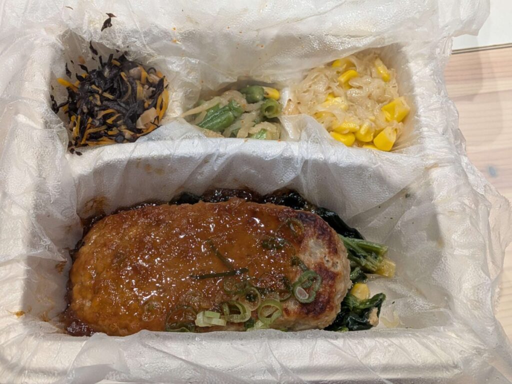 ナッシュのおろしソースのハンバーグと副菜椎茸ひじき、切干いんげん、コールスロー