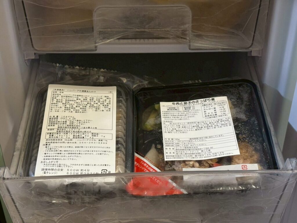 シンプルミール6食を冷凍庫に入れた様子