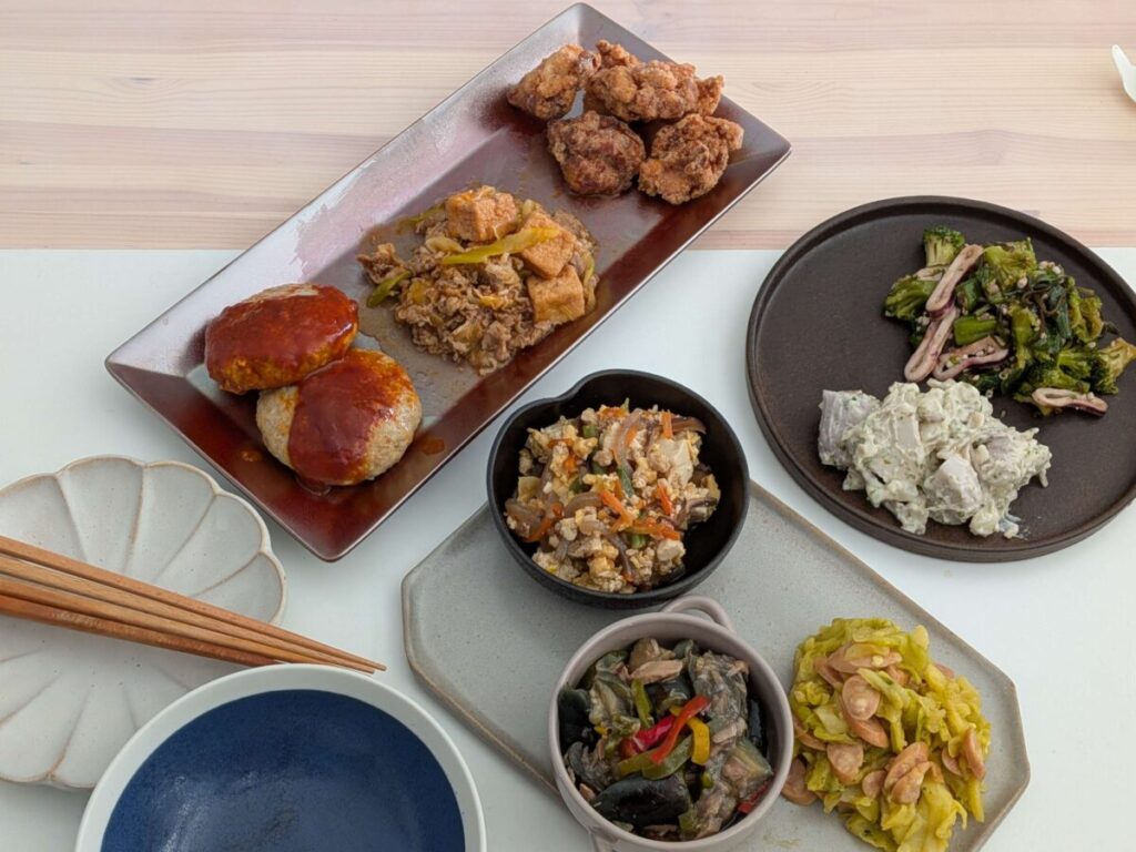 つくりおき.jpの2人前すべてを器に盛りつけた様子